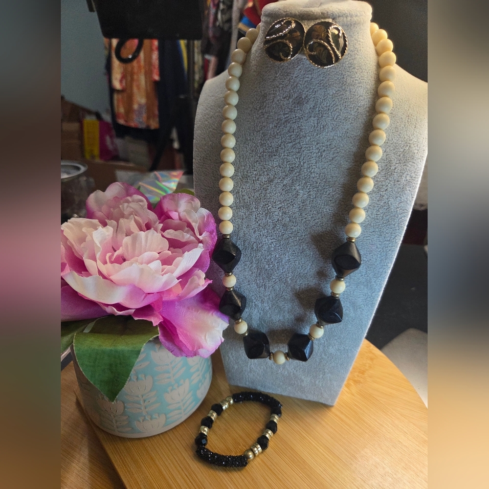 Vintage Black and Cream Beaded Jewelry Set